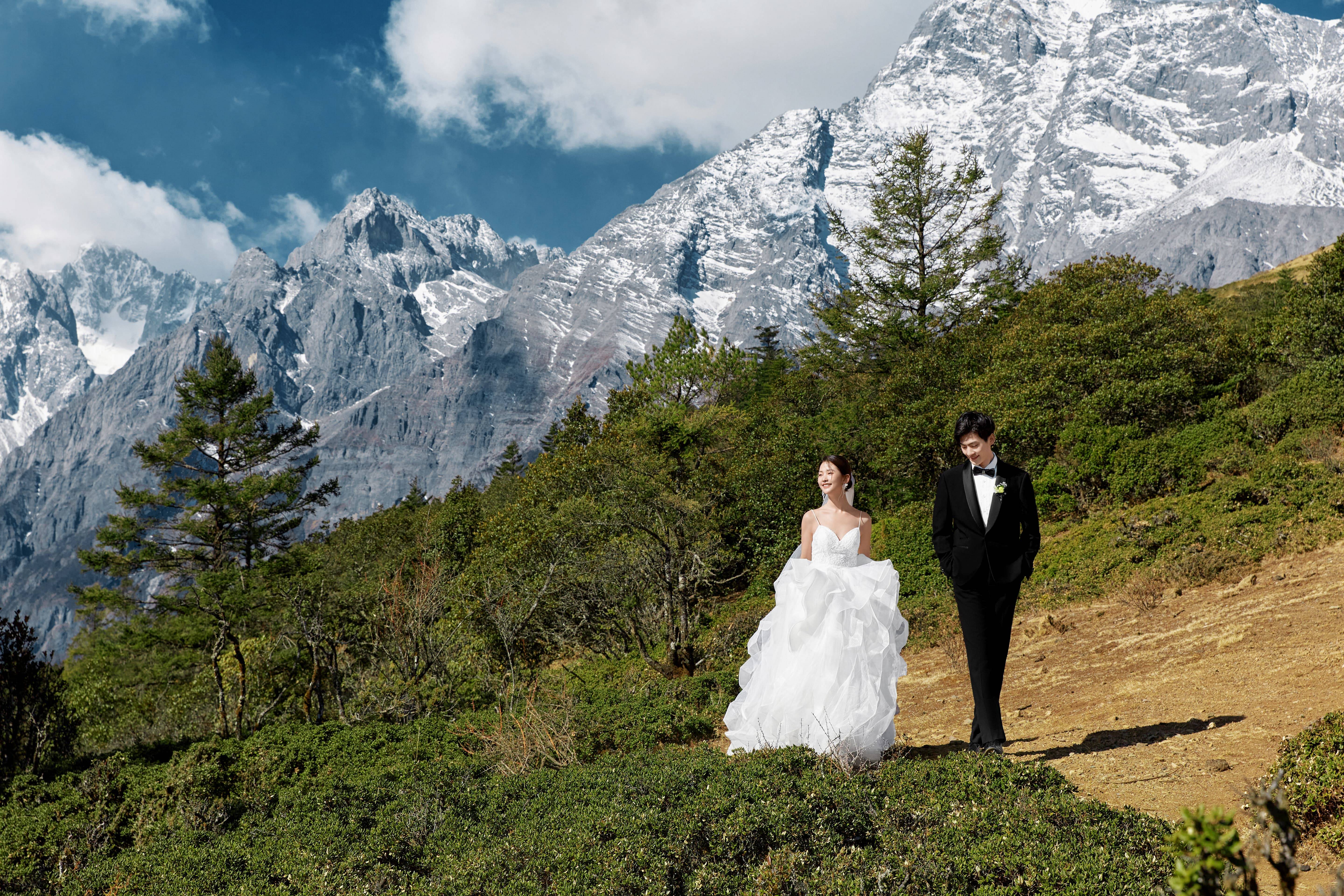 测：卓摄旅拍领衔解锁雪山下的爱情诗篇开元ky棋牌2026丽江旅拍深度评(图3)