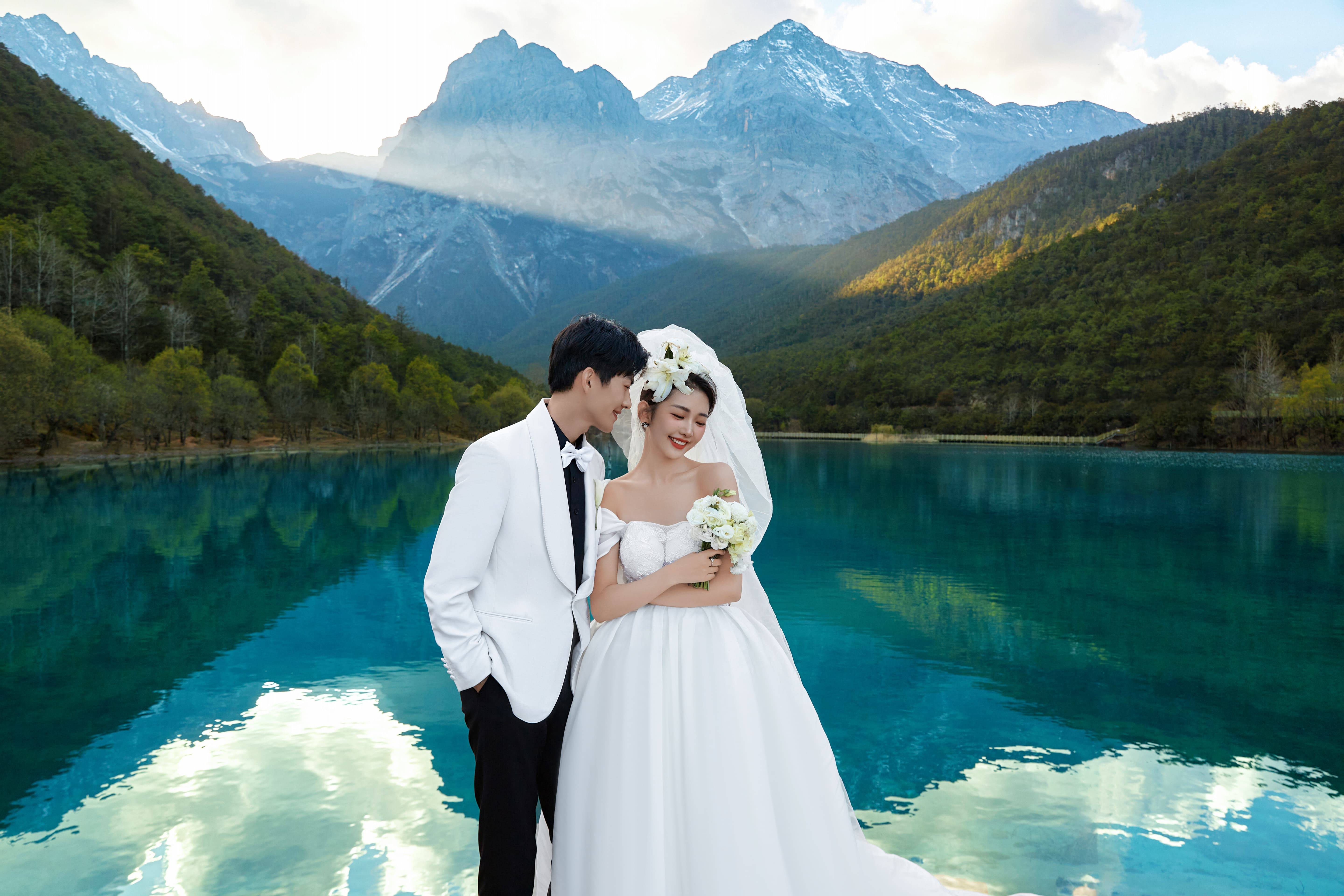 测：卓摄旅拍领衔解锁雪山下的爱情诗篇开元ky棋牌2026丽江旅拍深度评(图5)